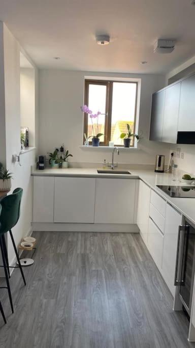 London Luxe: Stylish Studio מראה חיצוני תמונה