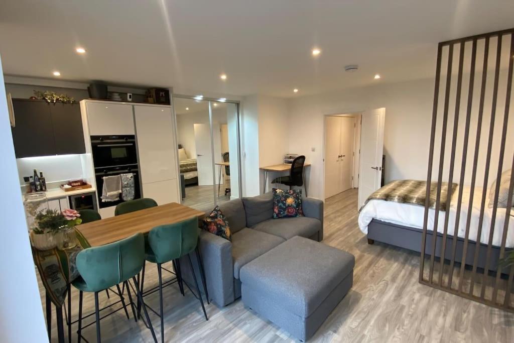 London Luxe: Stylish Studio מראה חיצוני תמונה
