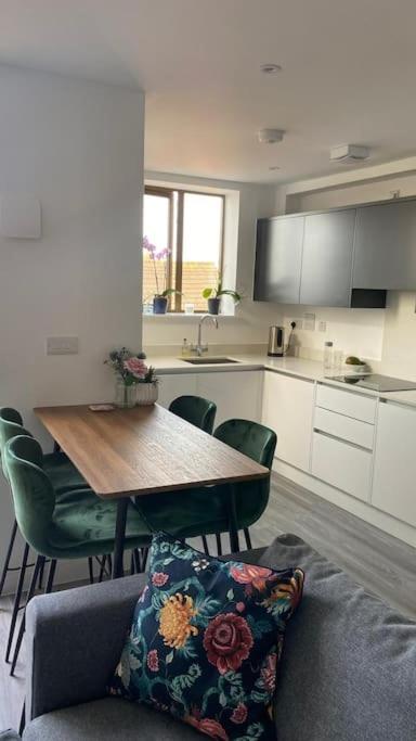 London Luxe: Stylish Studio מראה חיצוני תמונה